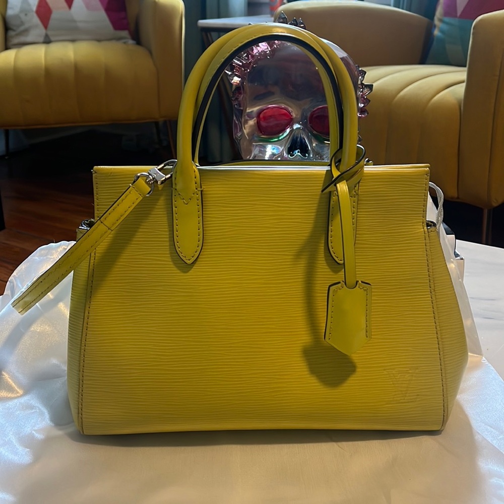 Louis Vuitton Authentic Vintage Leather Epi Bag